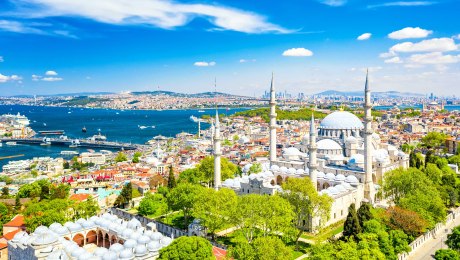 Blick über die Süleyman-Moschee und Istanbul bis zur asiatischen Seite; Türkei, © iStockphoto.com - nantonov