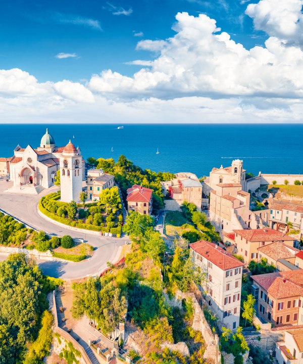 Blick auf Ancona mit dem Dom S. Ciriaco, Italien, © Andrew Mayovskyy – stock.adobe.com