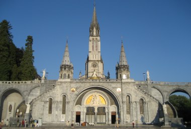 Mariä-Empfängnis-Basilika in Lourdes , © Bayerisches Pilgerbüro