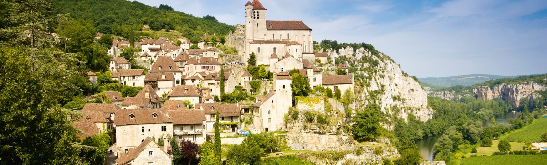 Malerische Dörfer in prominenter Lage säumen den Jakobsweg, Frankreich, © iStockphoto.com - chrisat