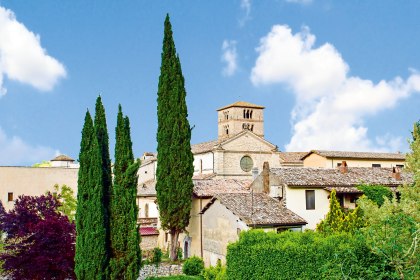 Die wunderschöne Benediktinerabtei von Farfa in Sabina, Italien, © fusolino - Fotolia.com