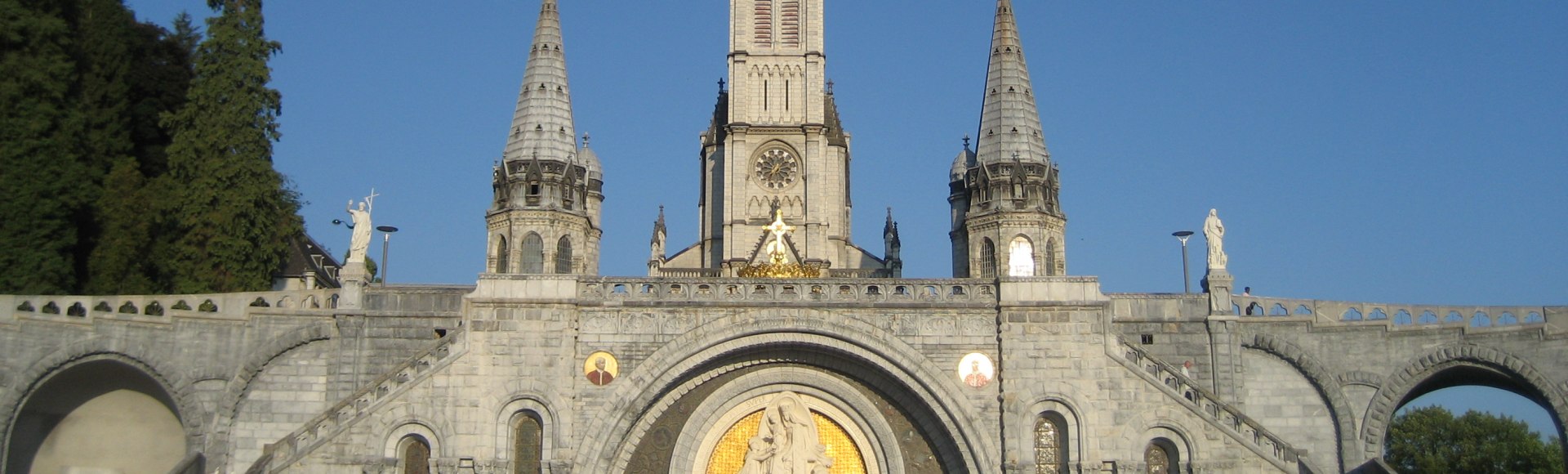 Mariä-Empfängnis-Basilika in Lourdes , © Bayerisches Pilgerbüro