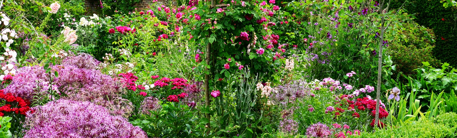 Sissinghurst Castle and Garden - ein historischer Landsitz in der englischen Grafschaft Kent, Großbritannien, © Natalia Greeske - stock.adobe.com