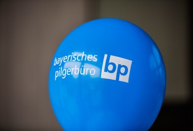 Luftballon mit Logo des Bayerischen Pilgerbüros, © Bayerisches Pilgerbüro