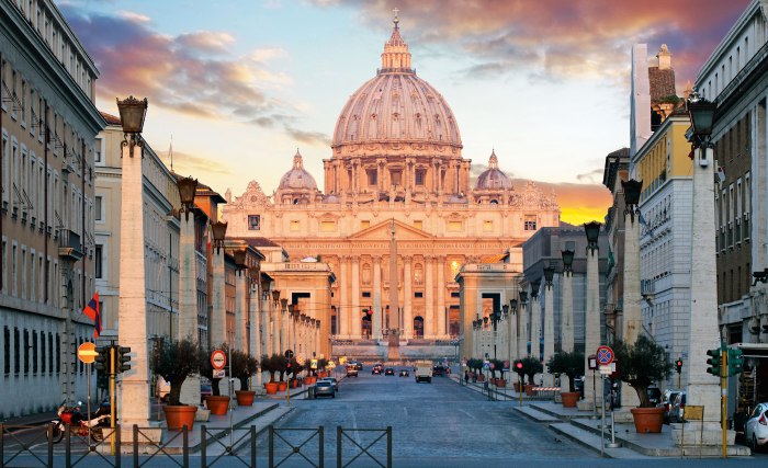 Auf der Via della Conciliazione mit Blick auf den Petersdom in Rom, Italien, © istockphoto.com©TomasSereda