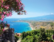 Blick auf Taormina, Sizilien, © istockphoto.com©alxpin