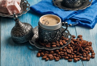 orientalisch verzierte Kaffeetasse, © Istockphoto.com©Roxiller